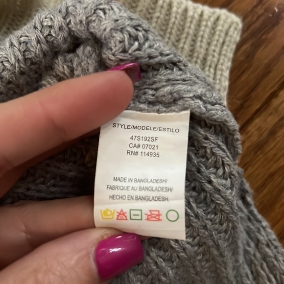 RD Style Comfy Gray/Cream Sweater Size Small - Picture 8 of 9